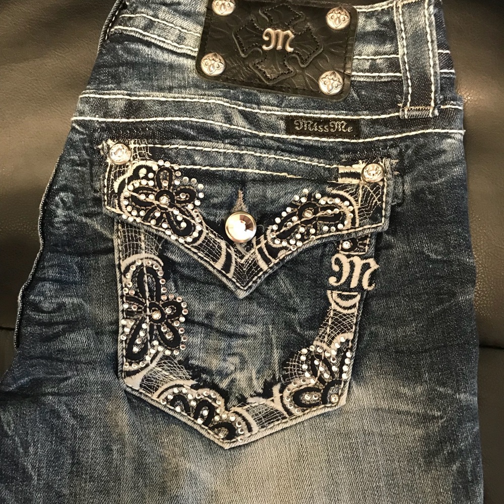 Miss Me Boot Cut Flower Flap pocket 28 Jeans